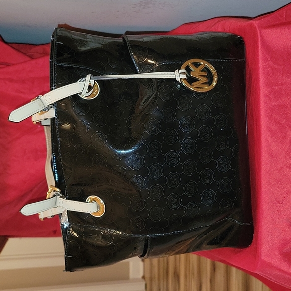 Michael Kors Handbags - Michael Kors Bag